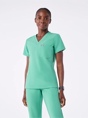 XS Figs Surgical Green Scrub Set